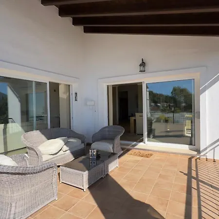 Villa La Vista - Family Friendly Private Pool, Bbq, Sauna *