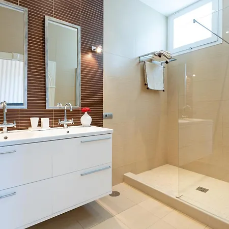 La Vista - Family Friendly Private Pool, Bbq, Sauna *