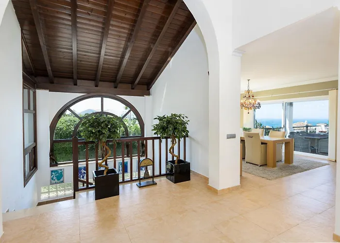 La Vista - Family Friendly Private Pool, Bbq, Sauna Villa *