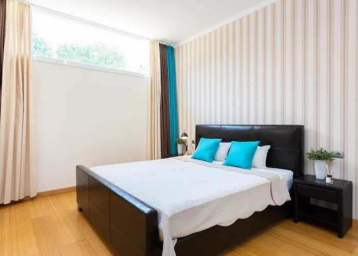 La Vista - Family Friendly Private Pool, Bbq, Sauna Villa