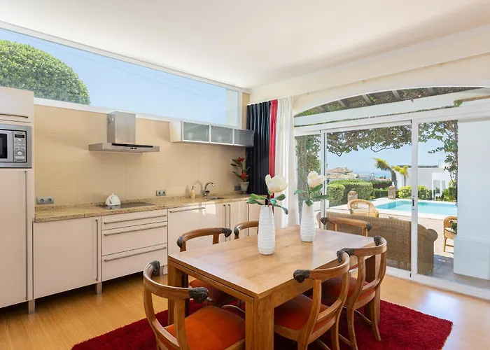 La Vista - Family Friendly Private Pool, Bbq, Sauna