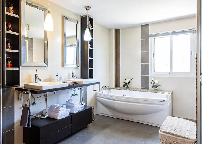 La Vista - Family Friendly Private Pool, Bbq, Sauna