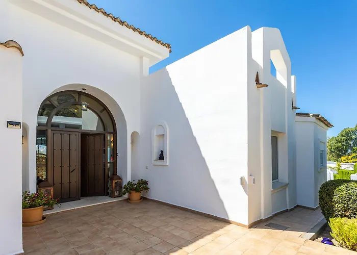 La Vista - Family Friendly Private Pool, Bbq, Sauna