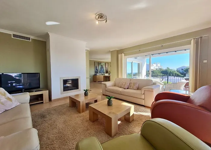 La Vista - Family Friendly Private Pool, Bbq, Sauna Villa *