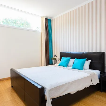 La Vista - Family Friendly Private Pool, Bbq, Sauna 别墅