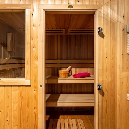 别墅 La Vista - Family Friendly Private Pool, Bbq, Sauna 贝纳尔马德纳
