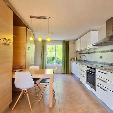 La Vista - Family Friendly Private Pool, Bbq, Sauna 别墅
